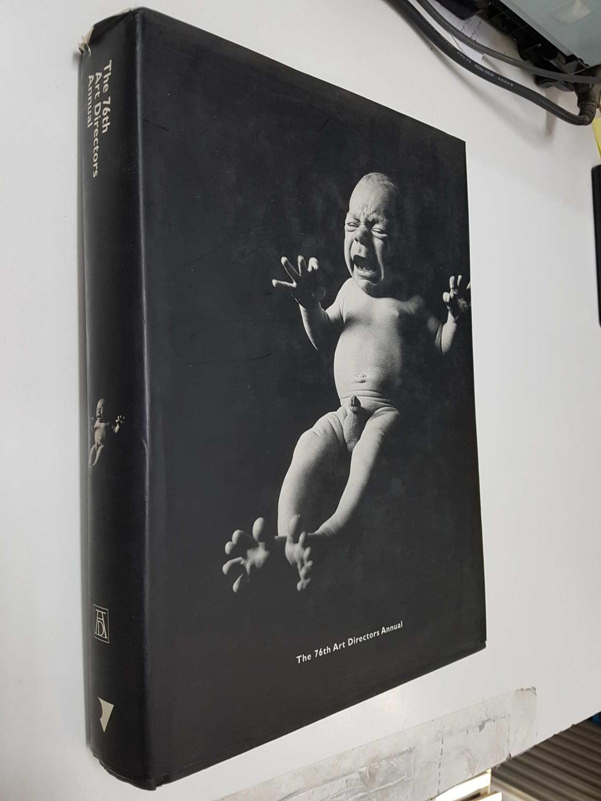Libro publicidad: The 76th Art Directors Annual. Textos en ingles