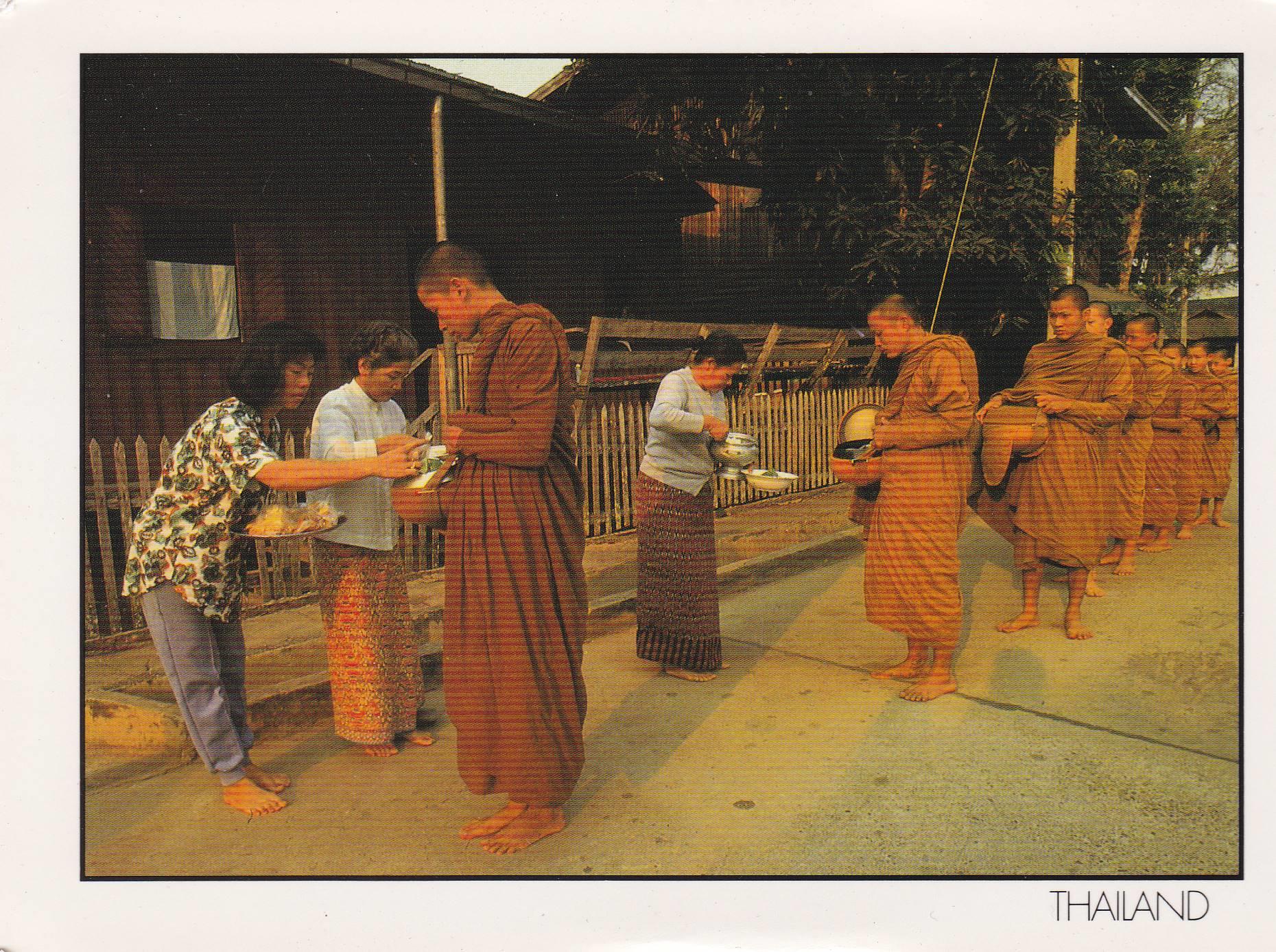 POSTAL B6708: TAILANDIA: MONKS RECIEVE OFFERINGS