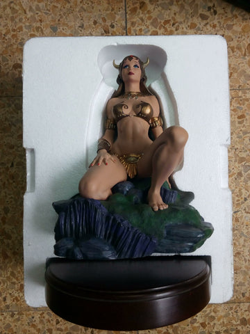 Princesa de Marte de Frazetta ( Frazetta's Princess ). Edicion Limitada. Figura de porcelana 25x18 con peana. 