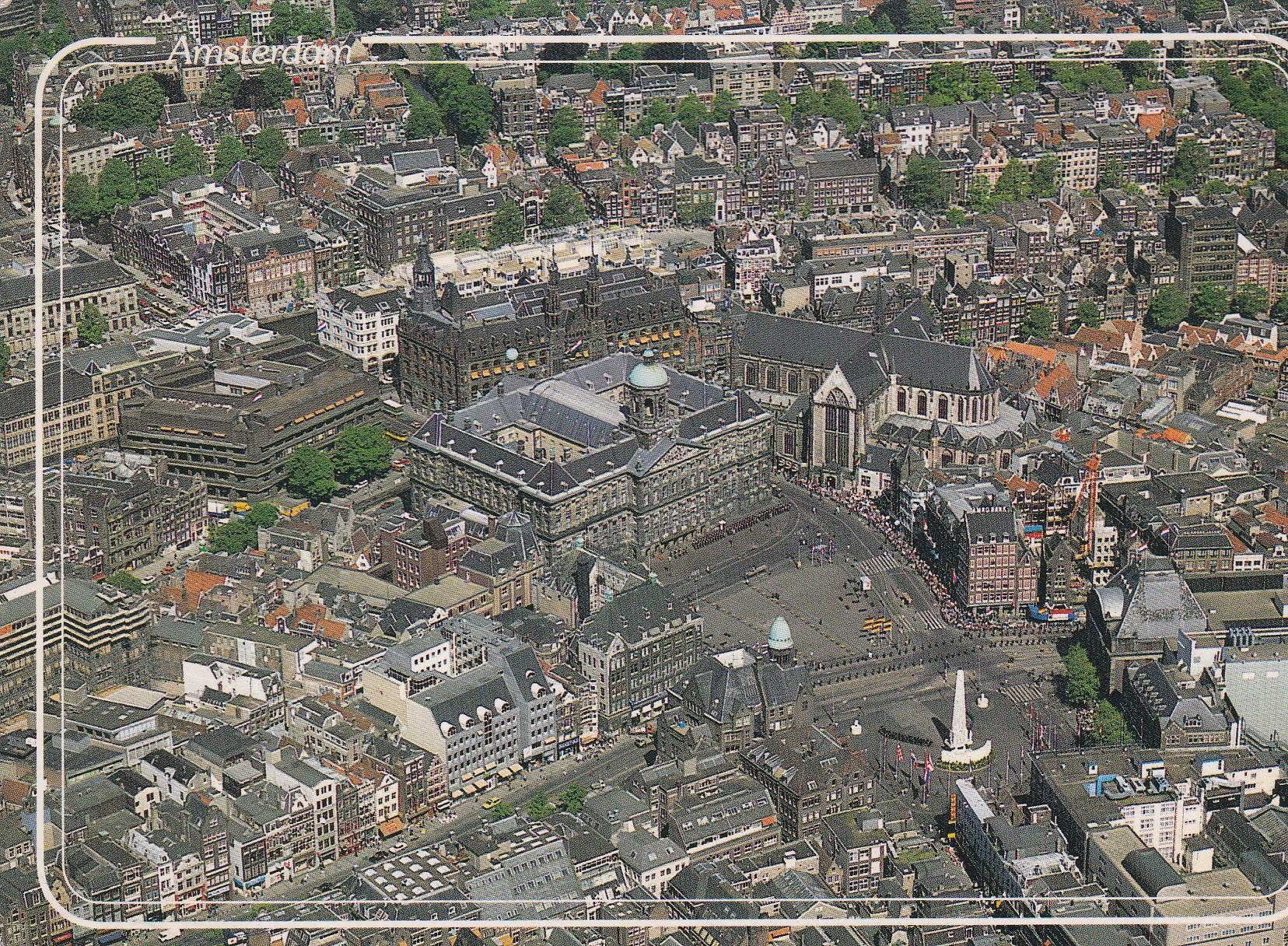 POSTAL B6838: AMSTERDAM: VOGELSCHAU