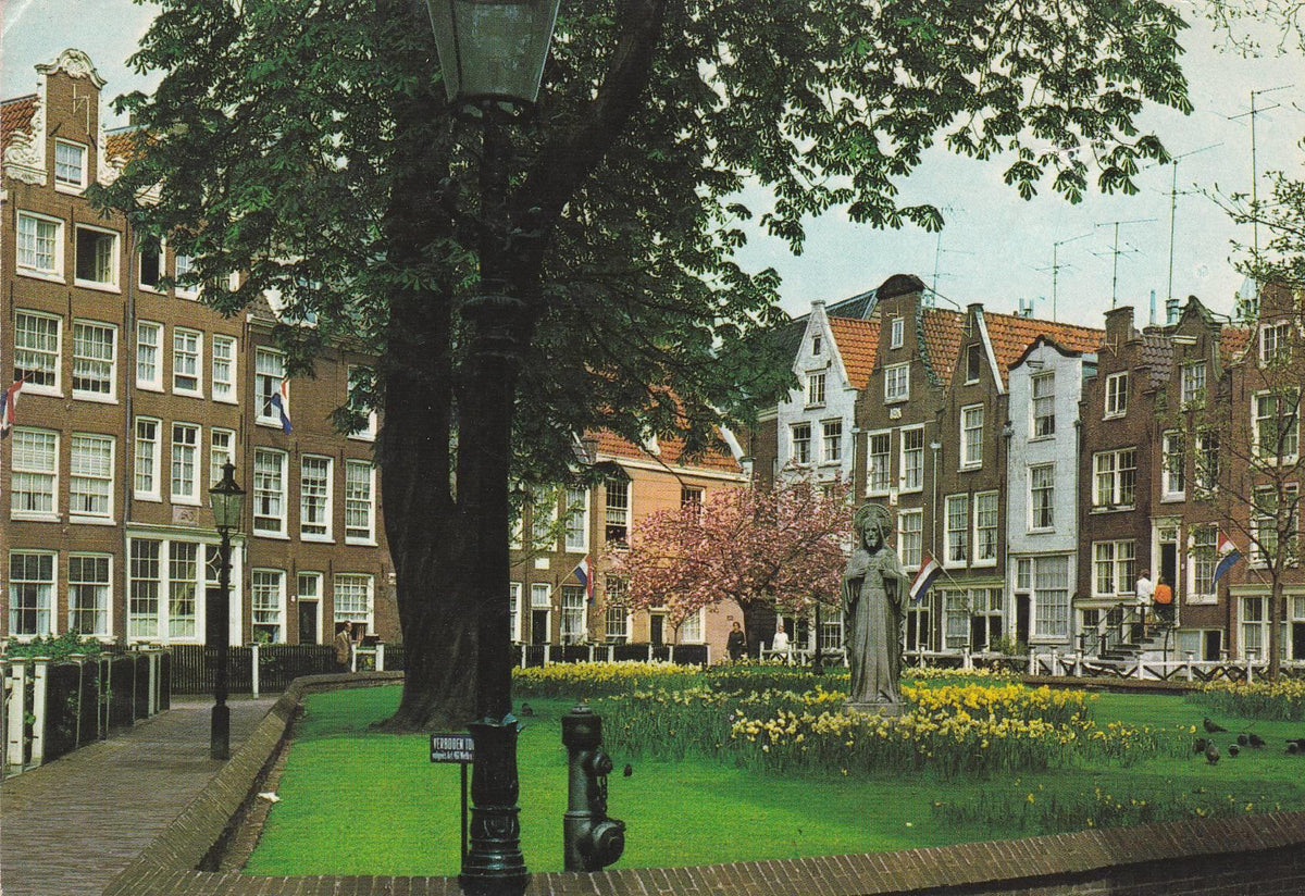 POSTAL B6850: AMSTERDAM: THE BEGUINAGE