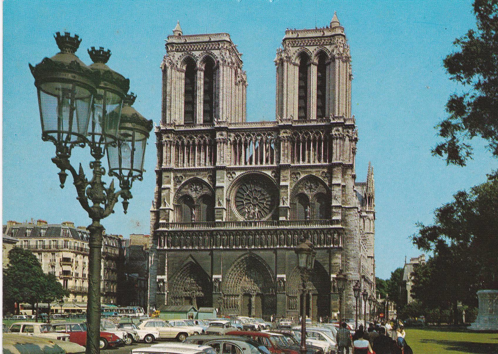 POSTAL B6930: PARIS: NOTRE DAME