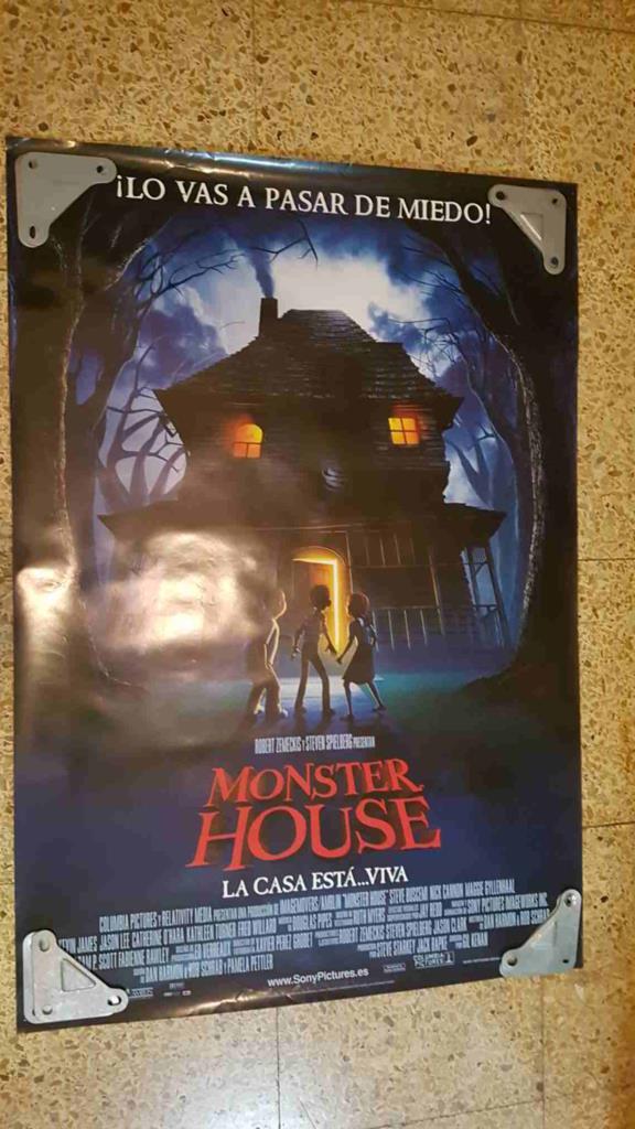 Poster de cine: Monster House, la casa esta.....viva (2006) - Gil Kenan
