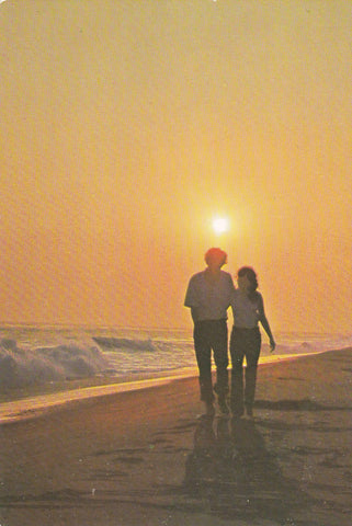POSTAL B7156: PRAGA: PAREJA EN ORILLA DEL MAR