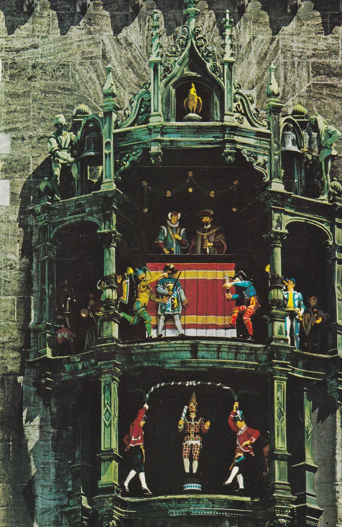 POSTAL B7239: MUNICH: DAS GLOCKENSPIEL