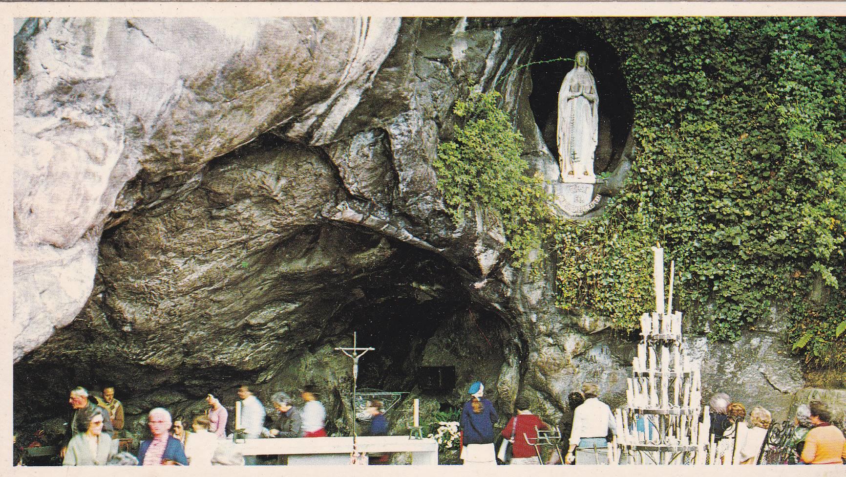 POSTAL B7547: LOURDES: GRUTA DEL MILAGRO