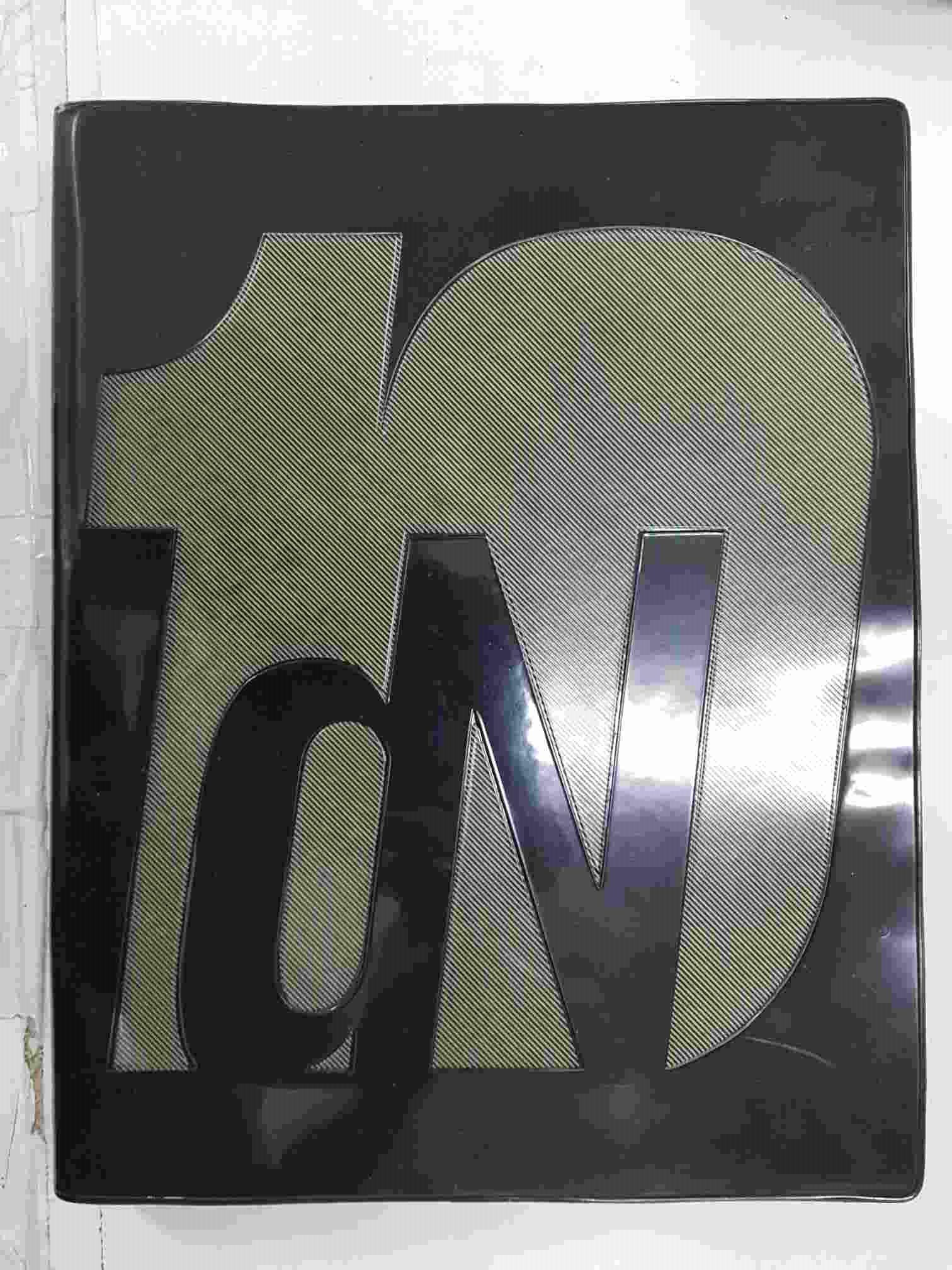 Libro: IdN 10th Anniversary Issue: My Favourite. International designers Network. Include 2 cds