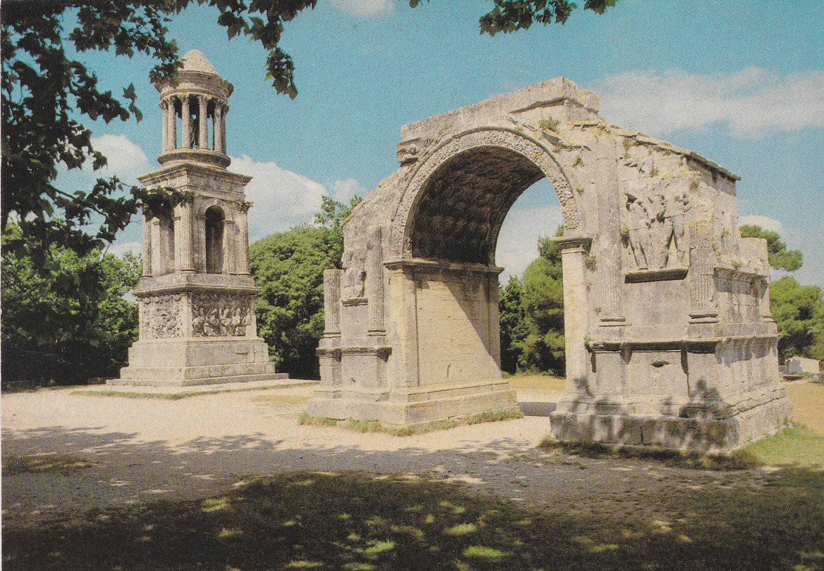 POSTAL B7714: SAINT REMY: LES ANTIQUES