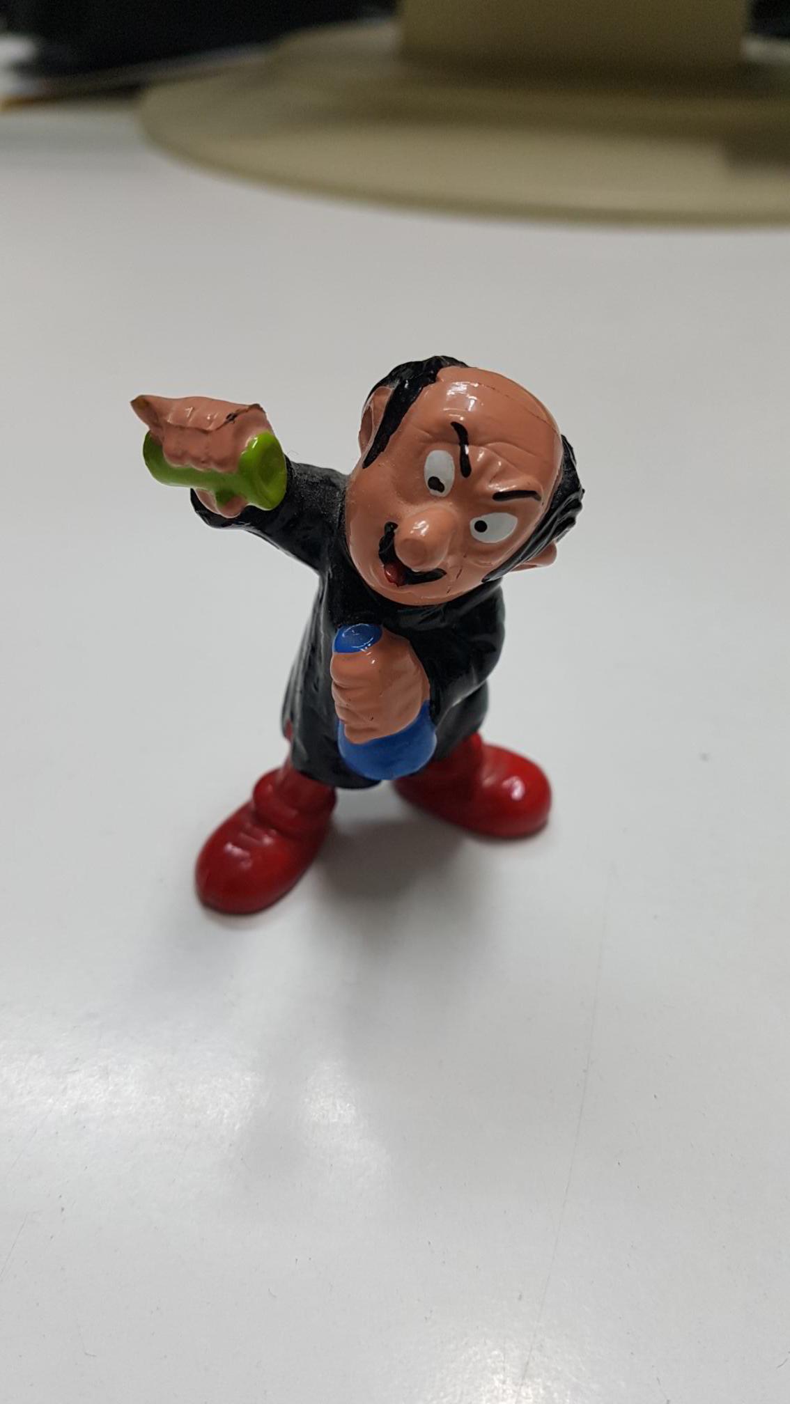 Figura Serie Pitufos: Gargamel preparando una pocion