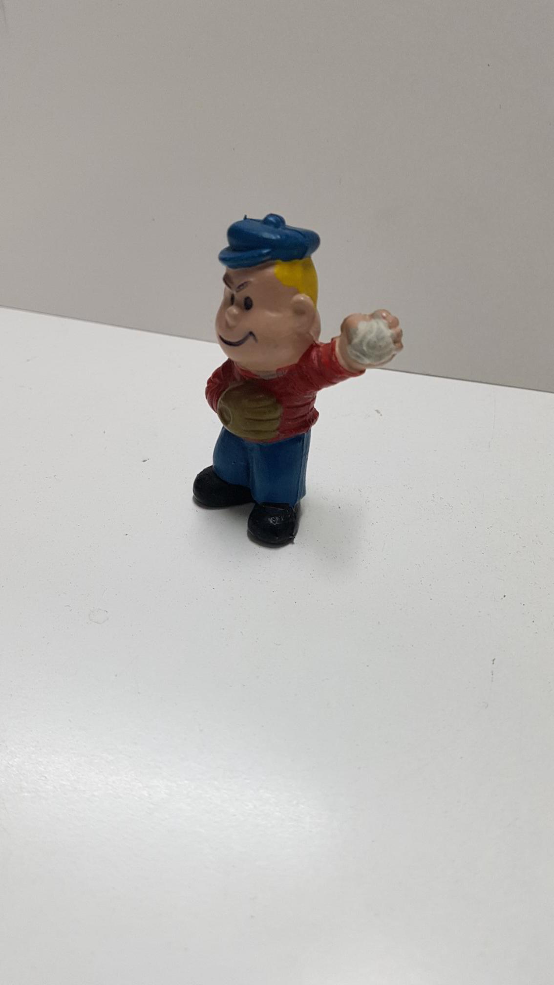 Figura Serie La Pequeña Lulu: Lalo, con guante y pelota de beisbol