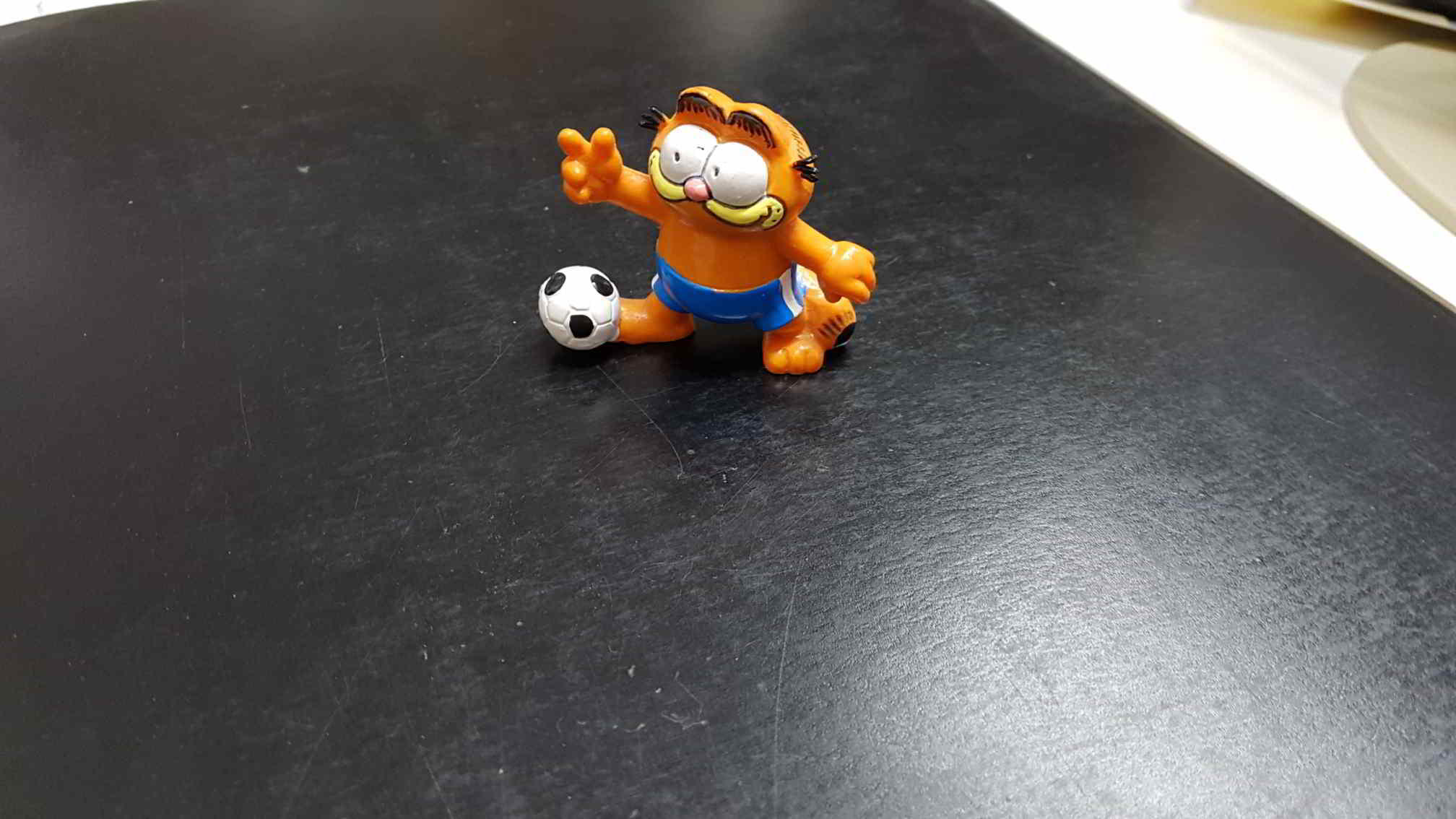 Figura PVC: Garfield de futbolista. Garfield Bully. 1978, 1981 United Feature Syndicate, W. Germany