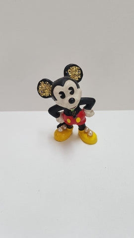 Figura PVC Disney: Mickey Mouse brazos en jarra. Tiene adornos artesanales. Bully 1984