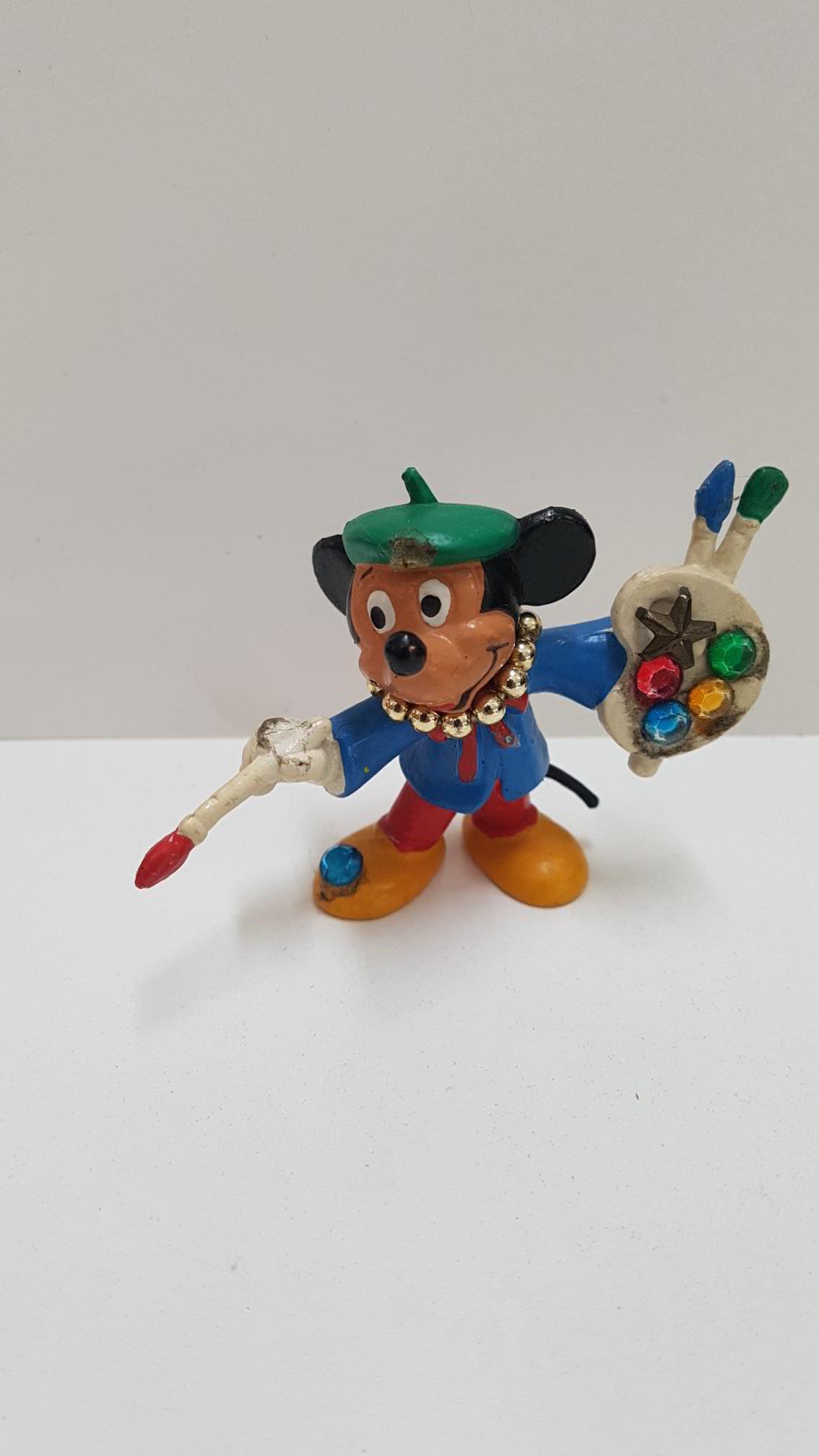 Figura PVC Disney: Mickey Mouse pintor. Tiene adornos artesanales. Bully, handpainted