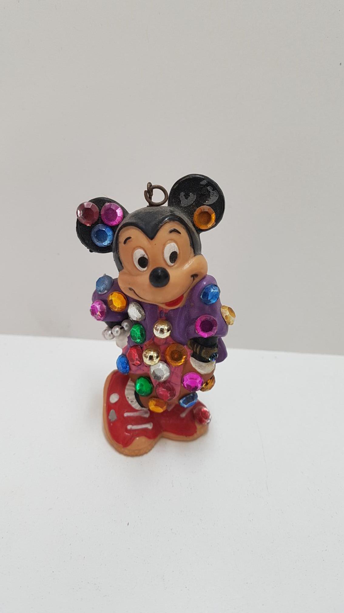 Figura PVC Disney: Mickey Mouse elegante. Tiene adornos artesanales. Bully 1987