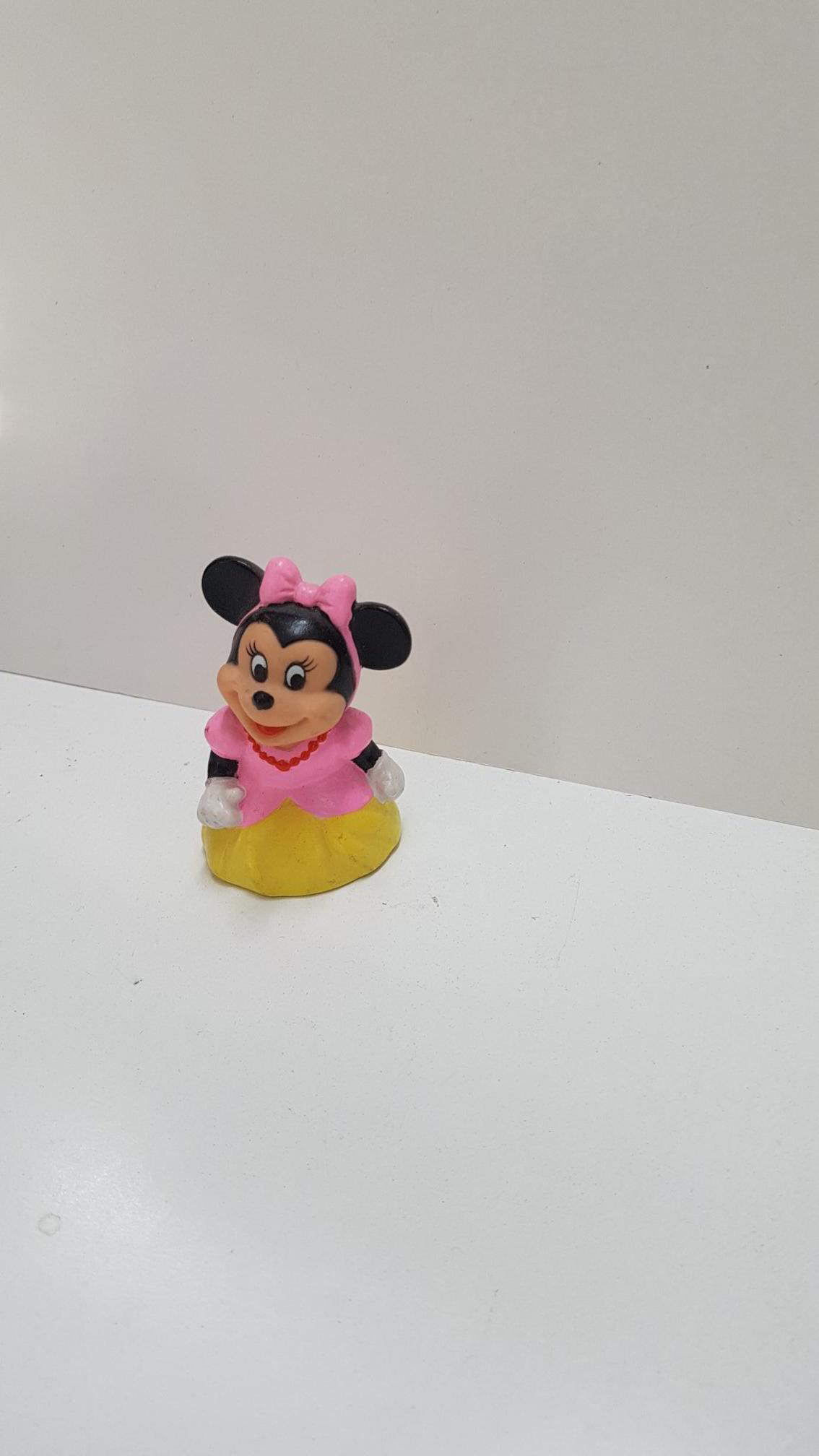 Figura-sacapuntas PVC: Minnie Mouse con vestido rosa. Made in China