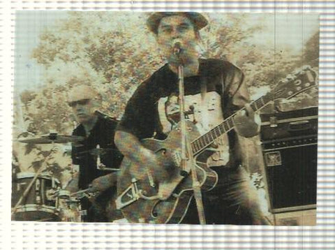 Postal: Lobos Negros tocando en la calle