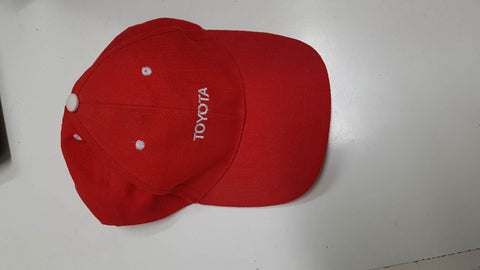 Gorra: roja y blanca ajustable con velcro. Toyota