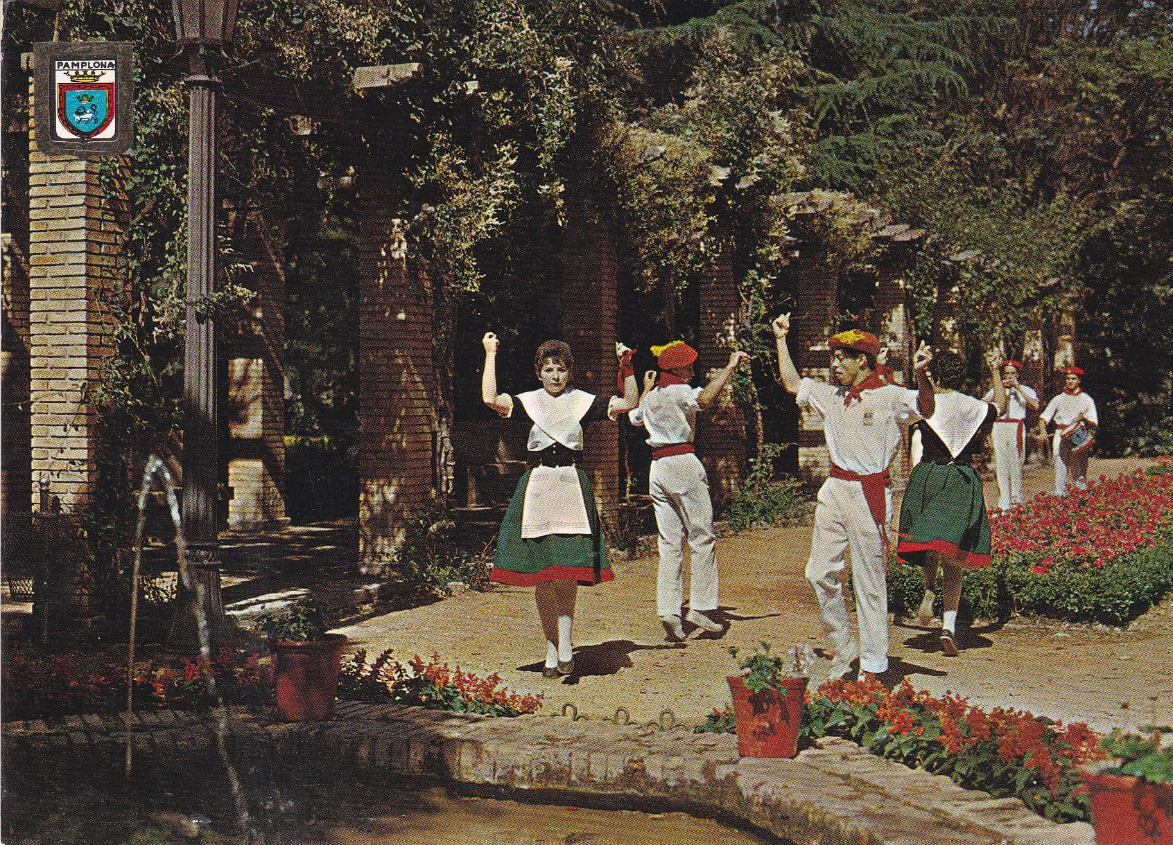 POSTAL B8238: PAMPLONA: FOLKLORE