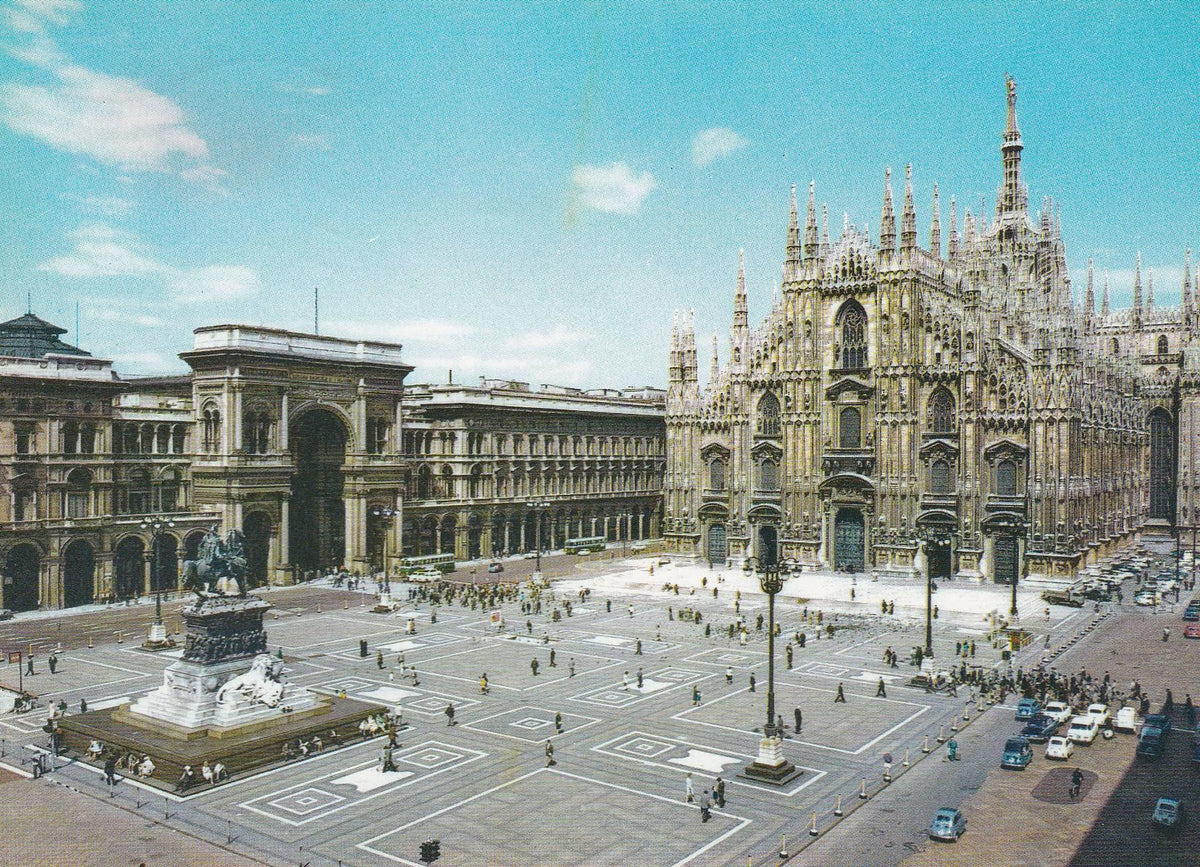 POSTAL B8284: MILAN: PLAZA DEL DUOMO