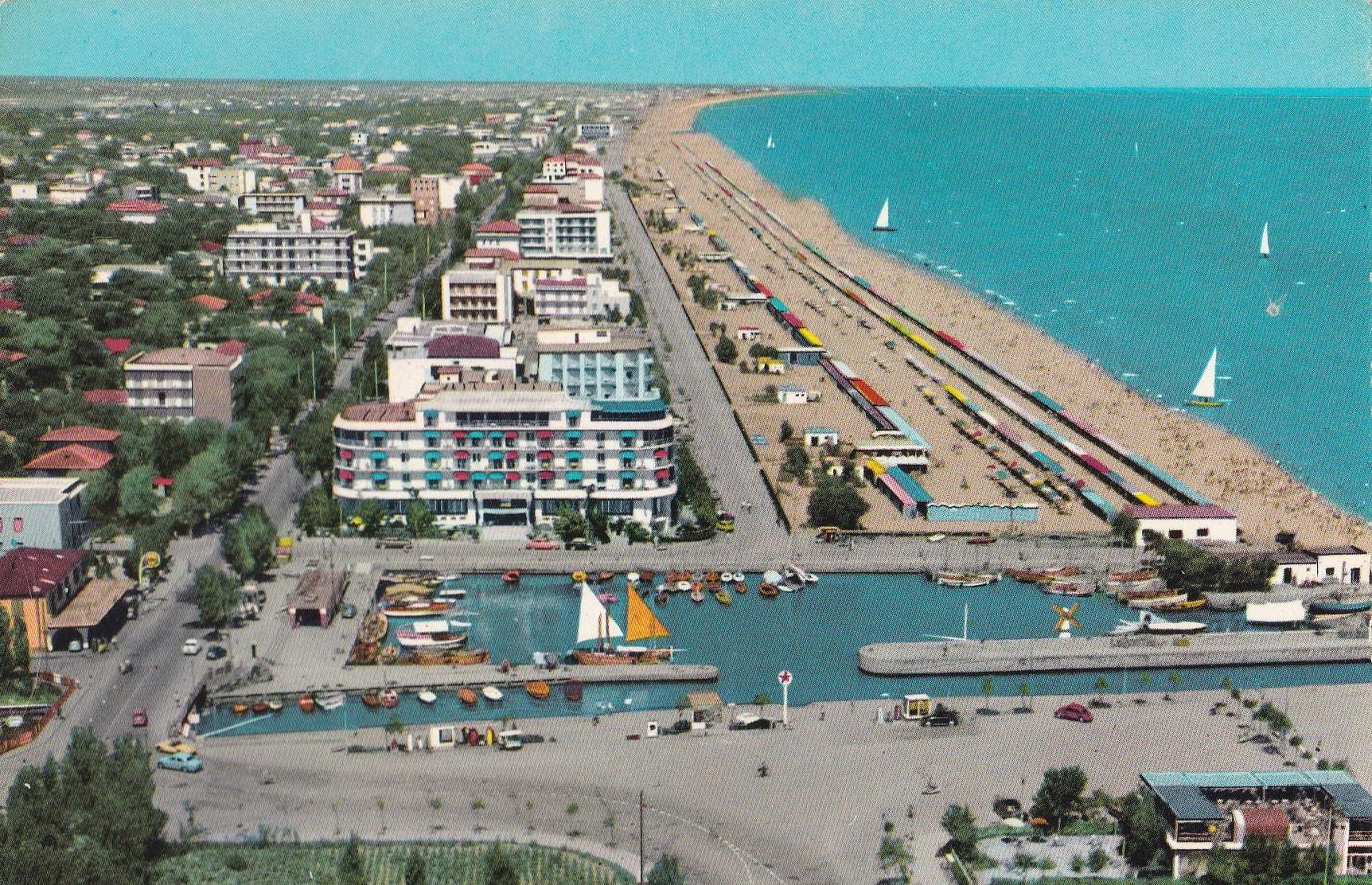 POSTAL B8285: RICCIONE: VISTA GENERAL