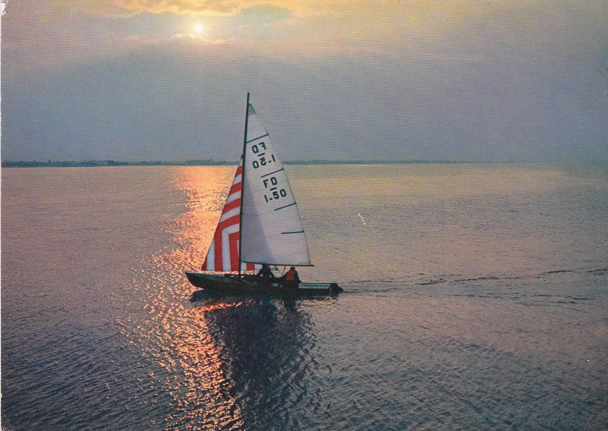 POSTAL B8296: BARCO VELA EN EL MAR