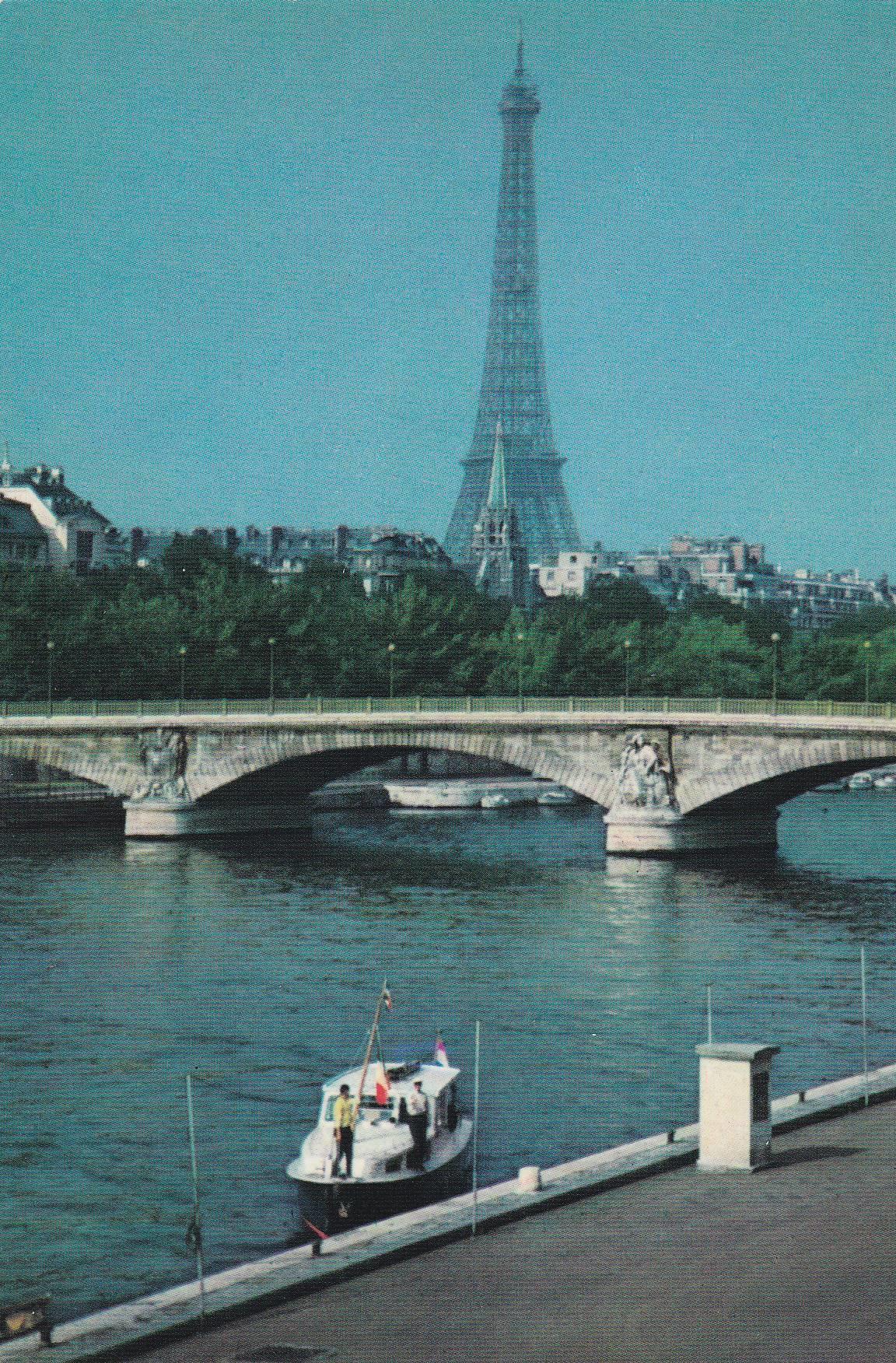 POSTAL B8401: PARIS: LA TORRE EIFFEL