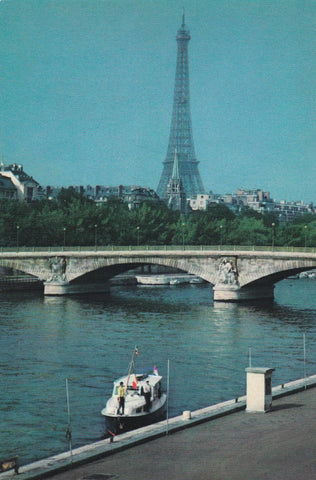 POSTAL B8401: PARIS: LA TORRE EIFFEL