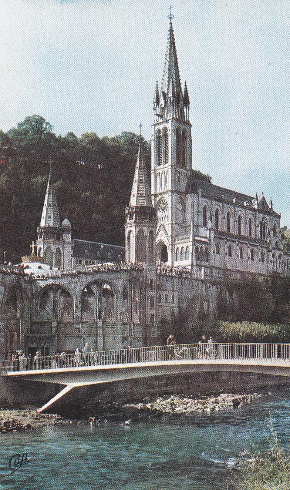 POSTAL B8448: LOURDES: LA BASILICA