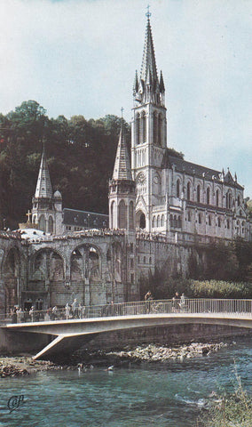 POSTAL B8448: LOURDES: LA BASILICA