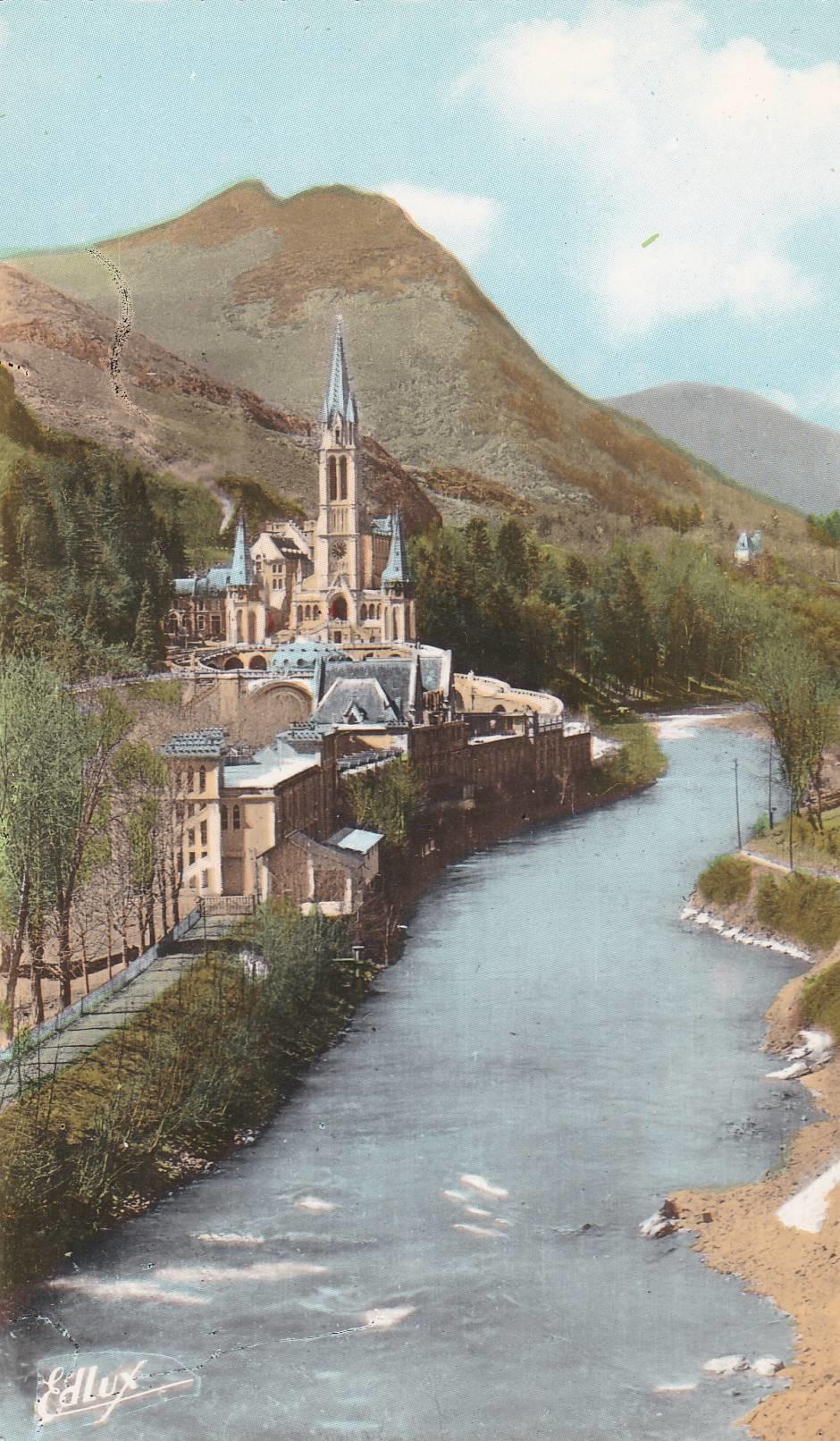 POSTAL B8449: LOURDES: LA BASILICA