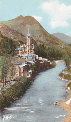 POSTAL B8449: LOURDES: LA BASILICA