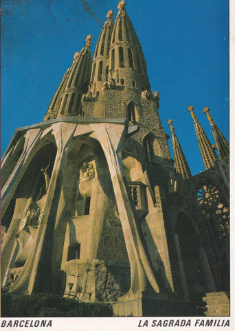 POSTAL B8463: BARCELONA: LA SAGRADA FAMILIA