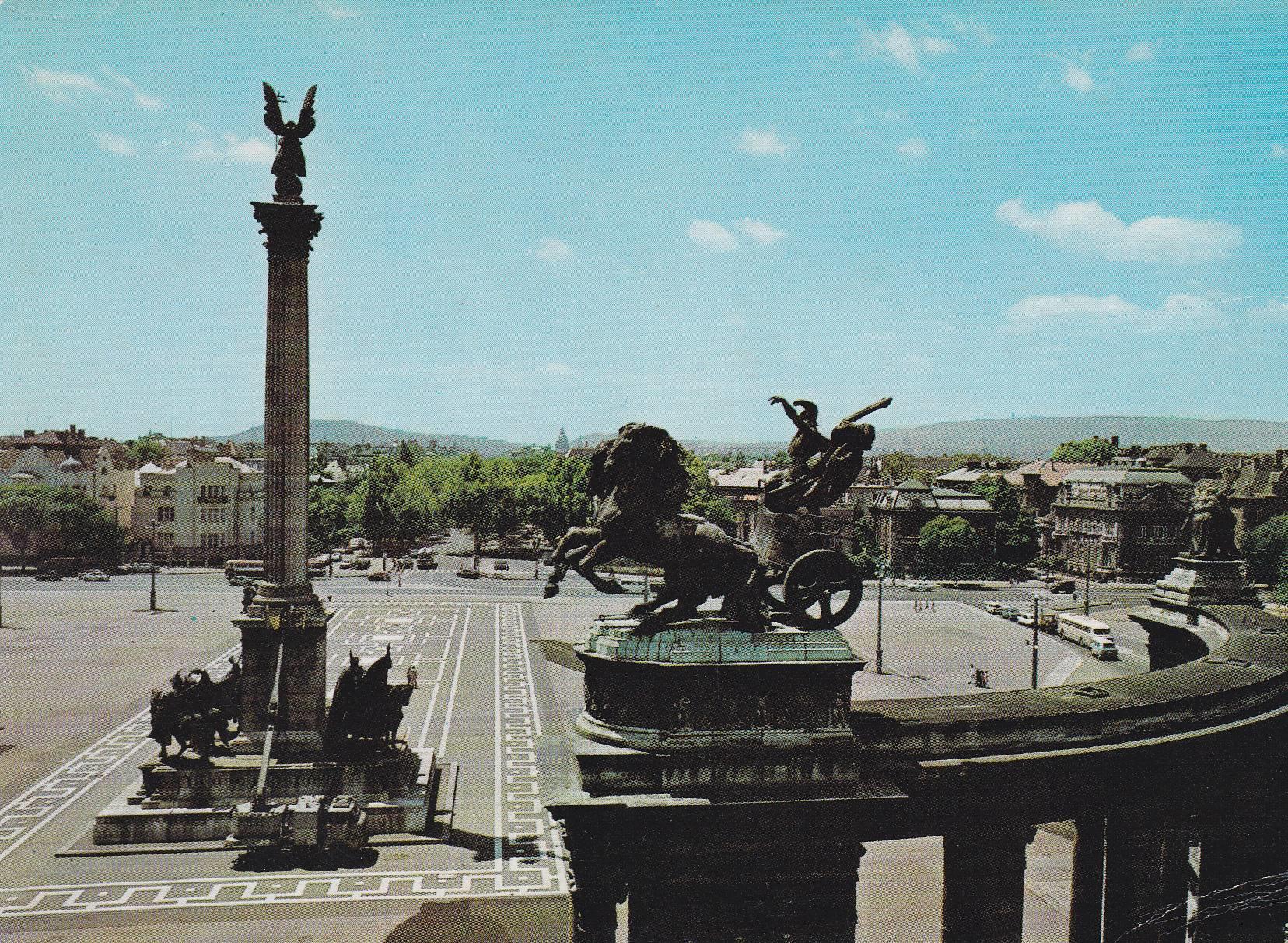 POSTAL B8552: BUDAPEST: PLAZA DE LOS HEROES