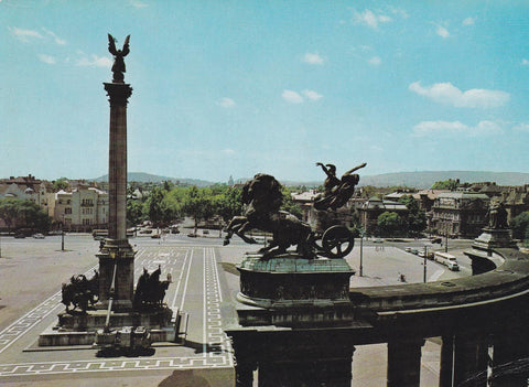 POSTAL B8552: BUDAPEST: PLAZA DE LOS HEROES