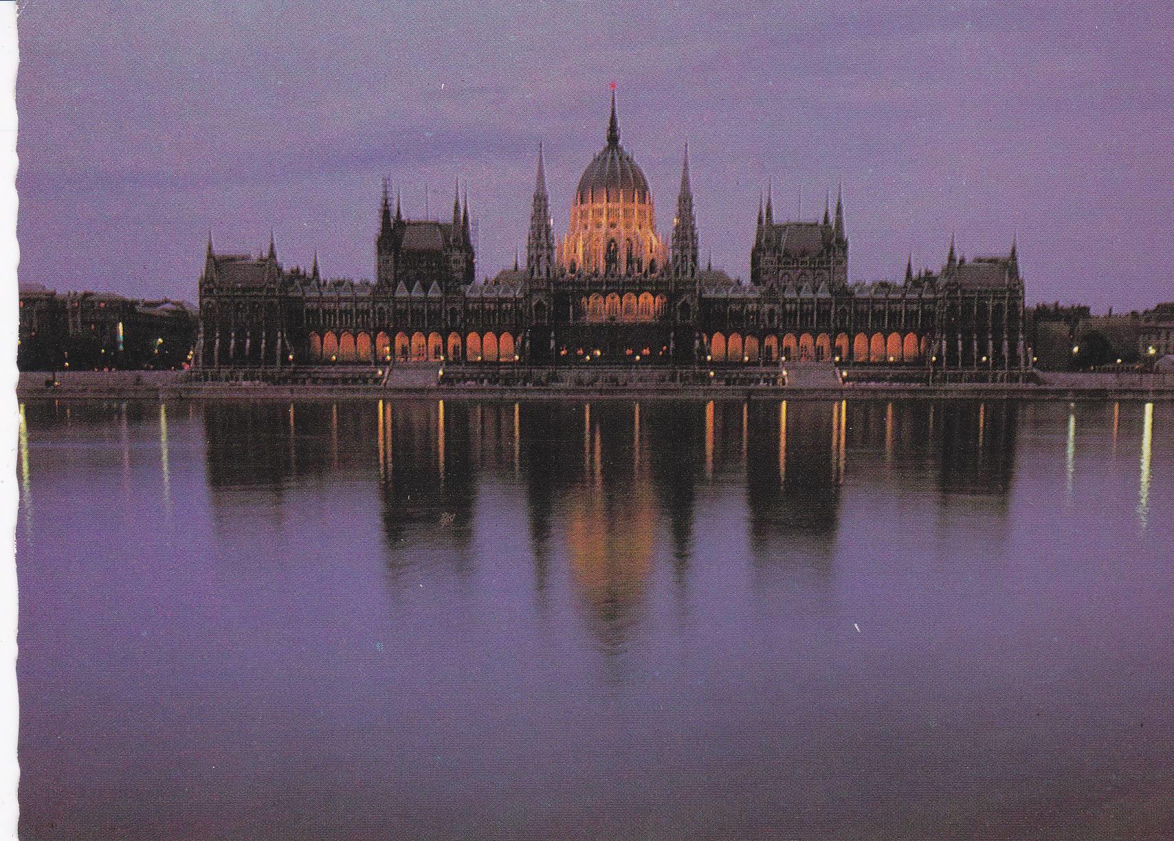 POSTAL B8563: BUDAPEST: PARLAMENTO