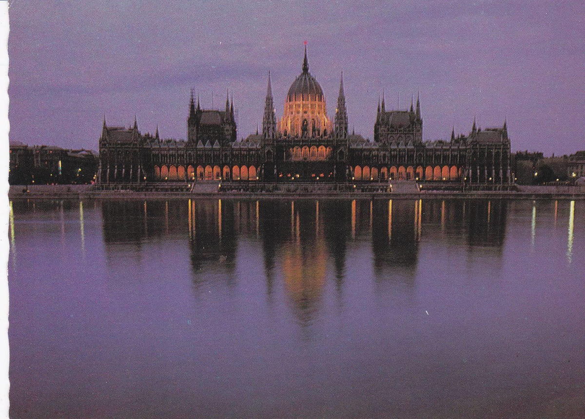 POSTAL B8563: BUDAPEST: PARLAMENTO