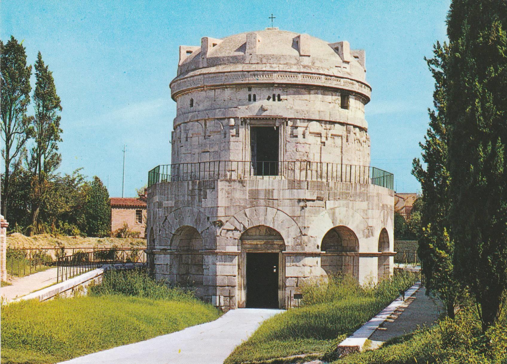 POSTAL B8745: RAVENA: MAUSOLEO DE TEODORICO 