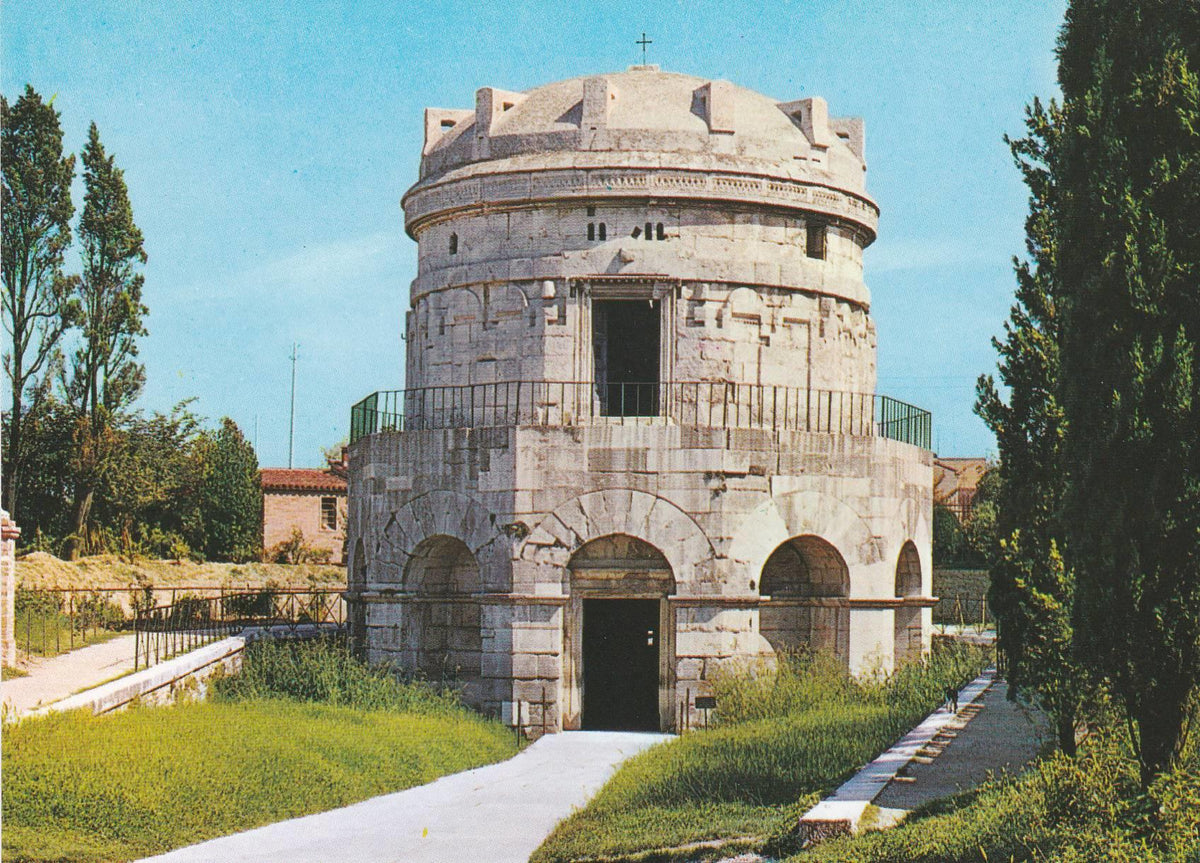 POSTAL B8745: RAVENA: MAUSOLEO DE TEODORICO 