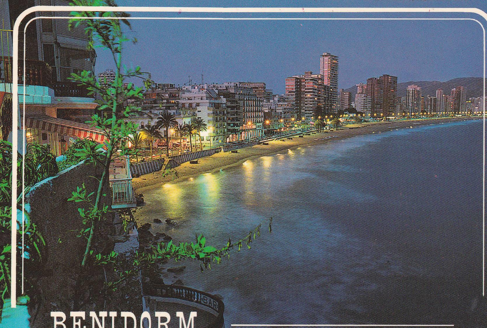 POSTAL B8822: BENIDORM: PLAYA DE LEVANTE