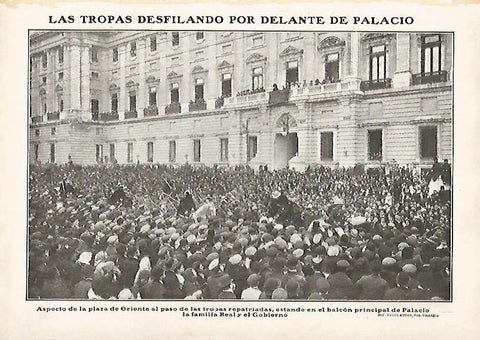 LAMINA 11653: Las tropas desfilando por el Palacio Real de Madrid