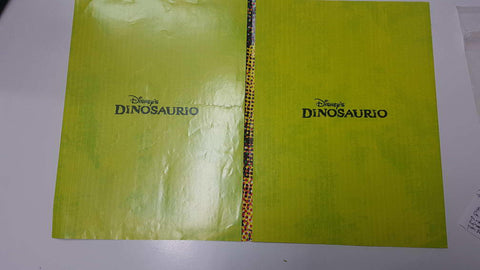 Pliegue central de album: de Disneys Dinosaurio.  Vienen 18 cromos metalizados y esta completo