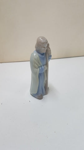 figura de belen: San Jose apoyado en su baston. De ceramica de la Revista Pronto