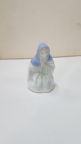 figura de belen de porcelana: La Virgen Maria de rodillas