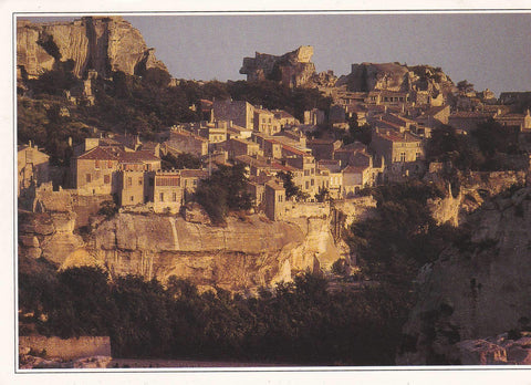 POSTAL B8905: ALPILLES: LES BAUX DE PROVENCE