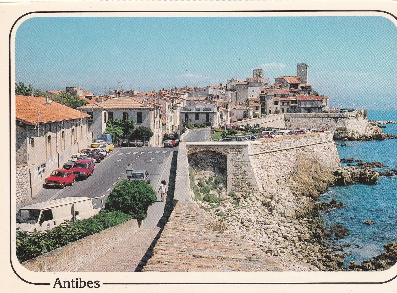 POSTAL B8910: ANTIBES: LES REMPARTS