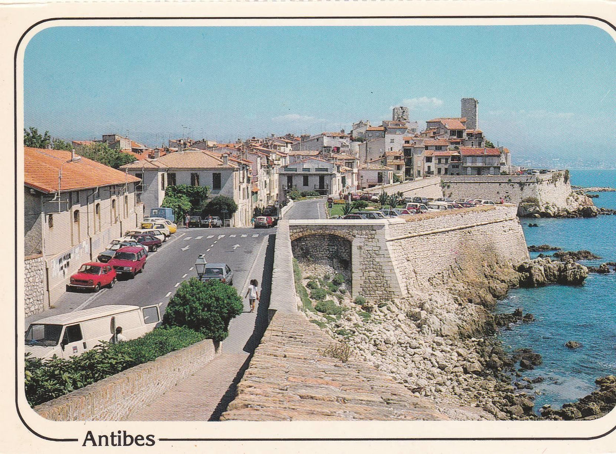 POSTAL B8910: ANTIBES: LES REMPARTS