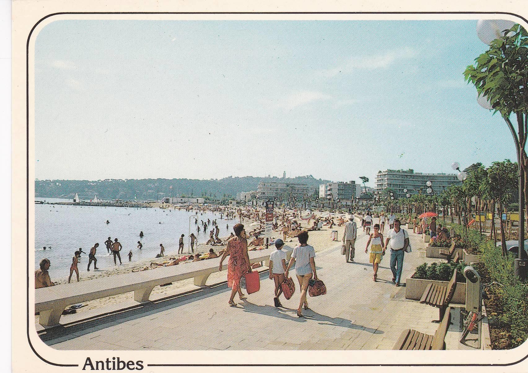 POSTAL B8911: ANTIBES: PLAYA PONTEIL