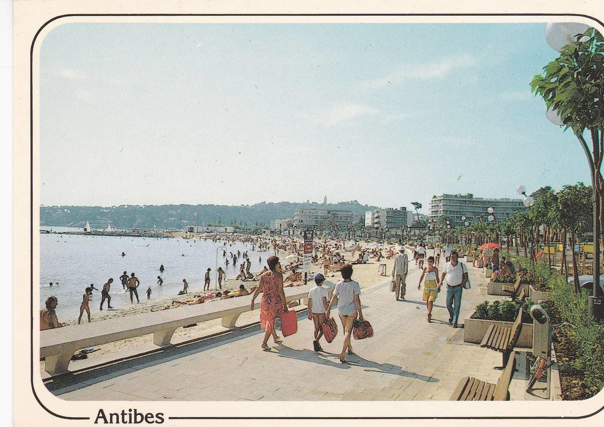 POSTAL B8911: ANTIBES: PLAYA PONTEIL