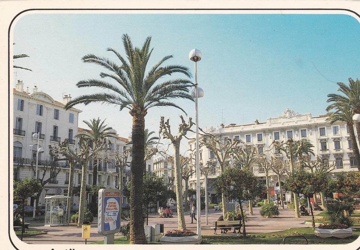 POSTAL B8916: ANTIBES: PLAZA DE GAULLE
