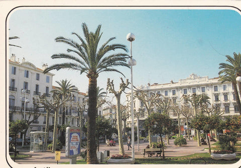 POSTAL B8916: ANTIBES: PLAZA DE GAULLE